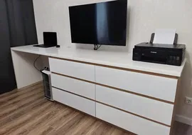 Компьютерный стол из искусственного камня Staron BW010 с ногой