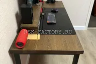 Компьютерный стол из дуба на металлическом подстолье